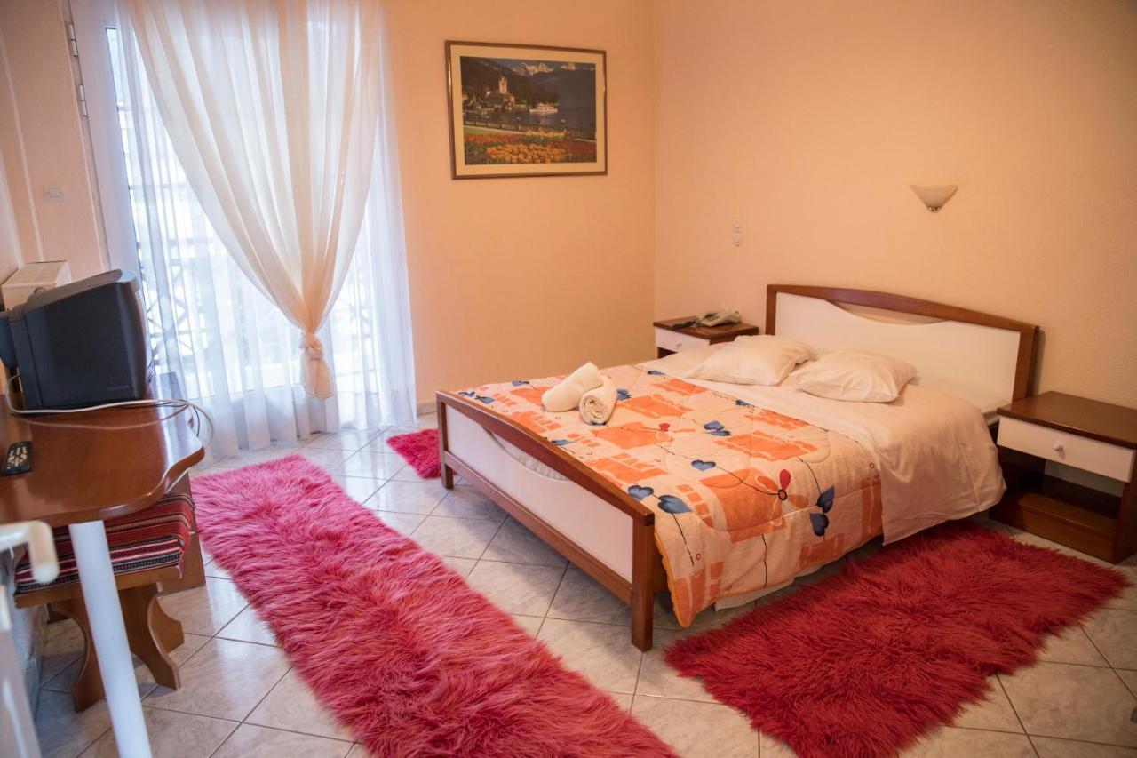 Ξενοδοχειο Παπαναγιωτου Hotel Neraidochori Ngoại thất bức ảnh